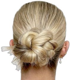 Perfume Floral, Vogue Beauty, Braided Bun, Dream Hair, Hairstyles For School, Aesthetic Hair, Up Girl, Hair Updos, Bun Hairstyles