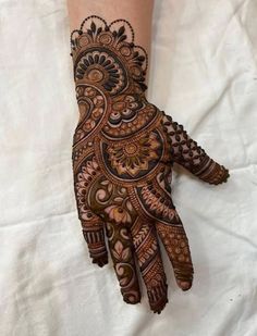 #mehndi #henna #hennaart #wedding #hennaartist #hennadesign #mehndidesign #mehndiartist #mehendi #hennatattoo #bridalhenna #mehndidesigns #mehndiart #hennainspire #hennadesigns #bride #hennalove #bridalmehndi #hennawedding #indianwedding #art Mehandi For Back Hands, Arm Henna Tattoo, Arm Henna, Henna Tattoo Designs Arm, Princess Vibe, Persian Princess, Cute Henna Tattoos, Cute Henna