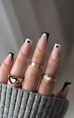 Glow Up Nails, White Nail Inspo, Manicure Images, Black And White Nail Designs, Black French Nails, Swirl Nail Art, Black And White Nails, Black White Nails