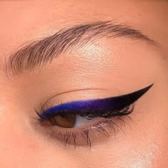 Machiaj Smokey Eyes, Purple Eyeliner, Maquillage On Fleek, Smink Inspiration, Eye Makeup Designs, Makeup Eye Looks, Make Up Inspiration