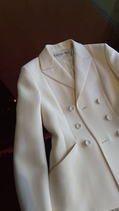 Dior Clothes Aesthetic, Dior Women Outfit, White Coat Aesthetic, Dior Aesthetic Outfit, Dior Outfits Women, Christian Dior Aesthetic, 90s Dior, Christian Dior Outfits, Blazer Aesthetic