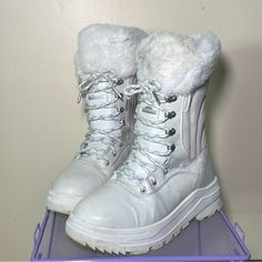 Great Condition, Callouts As Pictured (Needs Spot Cleaning, I Cleaned Them Once Unfortunately I Couldn’t Get The Spots Out So Price Reflects This) Leather Upper, Faux Fur Lining, Snow Boots Ready For Winter, This Shoe Is No Longer Sold + Available Listings Are Rare Cute Snow Boots, Fur Snow Boots, Roxy Shoes, Mha Oc, Roxy Women, Winter Snow Boots, Winter Rain, Snow Boots, Winter Boots