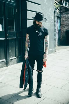 Fedora Hat Outfit, Ricki Hall, Mens Fashion Edgy, Look Rock, Rock Outfit, Rock Outfits, Rocker Style, Beard No Mustache