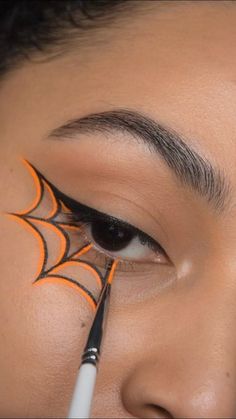 Hallowen Schminke, Black Halloween Makeup, Vampire Bride, Orange Makeup, Holiday Makeup Looks, Cute Eye Makeup