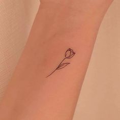 Tattoo Women Flower, Back Tattoo Women Flower, Small Tattoo With Meaning, Meaning Small Tattoos, Minimalist Tattoo Back, Tattoo Ideas Female Finger, Finger Tattoo Minimalist, Small Tattoo Placement Ideas, Tattoo With Meaning