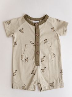 Made with the softest 100% combed cotton jersey. Featuring front coconut buttons and leg snaps for easy changing. In our all over Frogs print! • Care Instructions: Machine wash Boy Baby Clothes, Leg Snaps, Baby Clothes Newborn, Stylish Kids Outfits, Newborn Clothes, Newborn Boy Clothes, Baby Boy Clothes Newborn