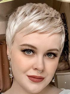 #pixiecuts #cottonpixiecuts #haircutsforgirls Best Trendy Cotton Pixie Haircut For Girls On this, you will find100+ Amazing collections of Cotton pixie haircuts ideas and how Bob Haircuts guide Hottest Chin-length Graduated Bob Haircuts https://youtu.be/2g4diEbyrnY Hairstyles Long Hair || long hairstyle girl for wedding https://youtu.be/vMFw_bJHPgY Really Short Haircuts, Haircut Gray Hair, Anna Hair, Short Hair Pixie Cuts, Short Sassy Hair, Messy Short Hair, Short Grey Hair, Growing Out Short Hair Styles