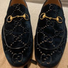 A Pair Of Luxurious Velvet Gucci Shoes, Blending Classic Elegance With Modern Flair. These Shoes Feature Plush, Deep-Colored Velvet That Exudes Sophistication, With The Signature Gucci Gg Logo Embossed For Added Style. Velvet Gucci, Semi Casual, Velvet Shoes, Shoe Bags, Gg Logo, Velvet Color, Deep Colors, Gucci Shoes, Gucci Men