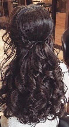 Long Black Hair Bridal Hairstyles, New Years Eve Wedding Hairstyles, Straight Hairstyles For Quinceanera, Updues For Medium Hair Prom, Easy Fancy Hair Styles For Long Hair, Middle Part Quince Hairstyles, Sweet 16 Hairstyles With Crown, Quinceañeras Table Decorations, Fancy Hairstyles For Round Faces