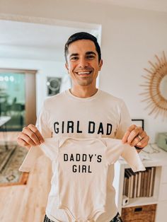 Girl Dad Gifts, Girl Dad Shirt, Ideas Día Del Padre, The Soft Life, Dad To Be, Names Baby, Dad Baby, Sport Shirts