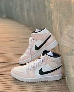 Jordan 1 Pink, Custom Air Jordan 1, White Basketball, Preppy Shoes, Pretty Shoes Sneakers, Shoes Free, All Nike Shoes, Cute Nike Shoes, Cute Sneakers