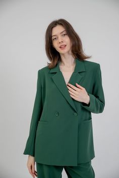 A well-tailored Womens Oversized Double Breasted Blazer in Green.  The best office outfit for you. Oversized fit. Double-breasted blazer with padded shoulders and minimalist silhouette.  Cut from sustainably soft viscose blend suiting fabric. This piece is both comfortable and chick and it will be a perfect investment in your wardrobe. Regular to size. The model is 175 cm and wears size 36. Details:  - Loose fit - Wide collar - Double breasted  - Long sleeves - Two front pockets - Fully lined Fa Professional Structured Office Blazer, Structured Workwear Blazer, Structured Solid Color Blazer For Work, Structured Solid Blazer For Work, Structured Blazer For Work, Double Button Closure Blazer For Office, Solid Blazer With Suit Collar For Workwear, Double Button Office Lady Blazer For Business, Chic Green Blazer For Business