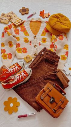 Pop Style Fashion, Flower Outfit, Orange Sneakers, Artsy Style, Orange Outfit, Pop Style, Yellow Outfit, Cloth Flowers, Corduroy Jeans