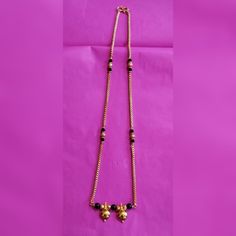 Short Mangalya Chain Designs Gold, Karimani Chain Designs, New Mangalsutra Designs Gold, Mini Mangalsutra Designs Gold, Mangalya Chain Designs Gold, Short Mangalsutra Designs Gold, Pretty Gold Necklaces, Mangalsutra Chain, Mangalsutra Design