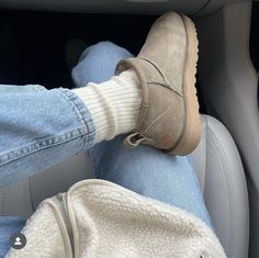 Antelope Uggs, Antelope Uggs Outfit, Ugh Outfits, Ugg Season, Shoes For Winter, Winter Mode Outfits, Cozy Clothes, Fall 23