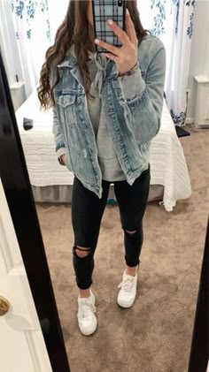 Cosmetology Outfits, Simple Winter Outfits, Curled Updo, Teenage Outfits, Casual School Outfits, Outfit Jeans, Cute Outfits For School, Outfit Trends, Cute Comfy Outfits