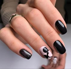 Black Nails With Mickey Mouse, Mickey Mouse Manicure Ideas, Disney Nail Designs Black, Mickey Nail Art Simple, Disney 100 Years Of Wonder Nails, Black Mickey Mouse Nails, Black Mickey Nails, Disney Nails Black, Black And White Disney Nails