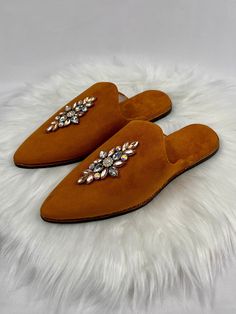 Our Moroccan Slippers, also known as Babouche Slippers, are luxurious and elegant! High-End Dark Camel Suede Babouche Mules, Chic and Elegant, made from 100% genuine suede. All our leathers and suedes come from traditional tanneries in Fez, Morocco. MATERIALS: - Premium quality sheep suede leather lining. - Sturdy calf skin sole, suitable for outdoor use. - Decoration (Rhinestones). SIZING TIPS: Due to the pointed shape of the shoe, we recommend selecting one size up from your usual size unless Moroccan Slippers, Slippers Brown, Babouche Slippers, Brown Mules, Moroccan Leather, Casual Evening, Swag Shoes, Leather Shoes Woman, Brown Suede