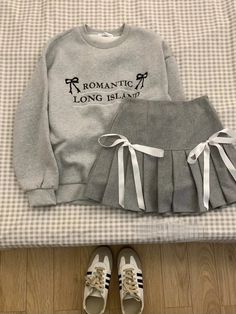 Material: COTTON, POLYESTER Grey Pleated Skirt, Embroidered Letters, Mode Inspo, 가을 패션, Really Cute Outfits, Sweater Women, Mode Vintage, Girly Outfits, Casual Style Outfits