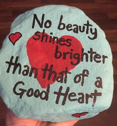 someone is holding up a rock that says, no beauty shines brighter than that of a good heart