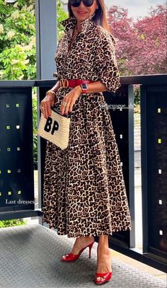 Animal Print Office Outfit, Animal Print Dress Outfit, Vestido Animal Print, Printed Dress Outfit, Animal Print Dress Casual, Leopard Print Outfits, Trendy Outfit Ideas, Over 60 Fashion