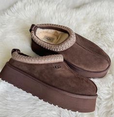 Ugg Tazz Slippers, Aesthetic Cafes, Kobe 6 Protro, Tazz Slipper, Tazz Slippers, Kobe 6