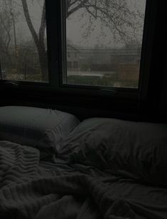 rainy day in bedroom seen in window Gloomy Aesthetic Bedroom, Rainy Window, Rainy Mood, Cozy Rainy Day, Calming Pictures, Night Rain, Rainy Morning