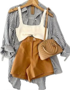 Summer Fall Transition Outfit Casual, Wine Walk Outfit, Summer 24 Outfit Ideas, European Outfits Summer, Neutral Outfits Summer, Florida Fall Fashion, Florida Fall, Outfit Verano, Fashion Style Inspiration