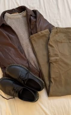 Essentials Outfit, Men Essentials, Build Your Wardrobe, Dark Academia Fashion, Downtown Outfits, Academia Fashion, Love Books, Guys Clothing Styles, Mens Outfit Inspiration