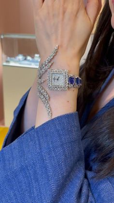 Palm Bracelet, Hair Silky, Invisible Lace, Expensive Jewelry Luxury, Trending Bracelets, Wrist Wear, Natural Lighting, Expensive Jewelry, Telling Time