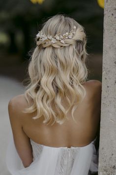 Floral Hair Pieces, Wedding Headdress, Simple Wedding Hairstyles, Elegant Wedding Hair, Bridal Hair Vine, Penteado Cabelo Curto, Hair Vine, Wedding Hair And Makeup, Floral Hair