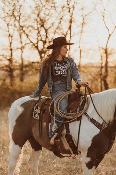 The Silver Spur Cropped Tee Triple J, Cropped Tee, Picture Poses, Crop Tee, Country Girls, Senior Pictures, Fitness Models, Loose Fitting, Silver