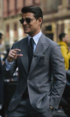 Italy Outfits Men, Mens Suit Style, Classy Hats, Handsome Men Quotes, Handsome Style, Lawyer Fashion, A Man In A Suit, Man In A Suit, Best Dressed Man