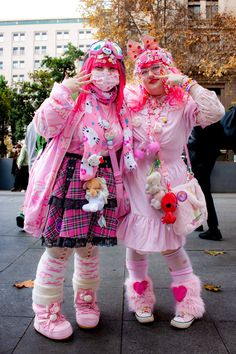 harajuku style 🍓  #decora #decorakei #inspiration #pink #harajukufashion #harajukustreet #harajukustyle #harajukufashionwalk #harajukudecora Harajuku Accessories Diy, Clothe Reference, Pretty Countries, J Fashion Harajuku, Harajuku Accessories