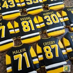 hockey jersey cookies are arranged on a table