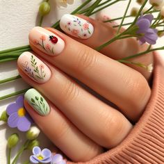 10 Stunning April Nail Designs to Embrace Spring's Splendor Botanical Nail Art, Nail Art Funky, Welcome April, April Nails, Art Funky, August Nails, Nail Time, Beachy Vibes, Flower Nail Art