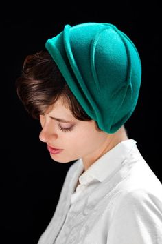 Another exquisite hat from yellowfield7 aka Behida Dolic@Etsy. I am such a fan of this amazing lady! Hat Art, Retro Hats, Races Fashion, Hat Boxes