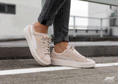 PUMA Suede Platform Mono Satin "Pink Tint" Puma Suede Outfit, Pink Puma Shoes, Platform Sneakers Outfit, Puma Suede Shoes, Puma Shoes Women, Midlife Fashion, Pijamas Women, Suede Outfit