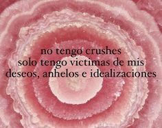 a pink flower with the words, no tego crushes solo tengo victimas de mis deseos, anhelos idealizaciones