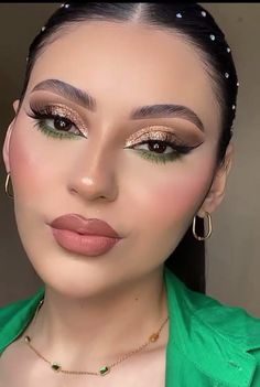 Makeup Mint Green, Green Bridal Makeup, Face Makeup Guide, Makeup Verde, Quinceanera Makeup, Rose Gold Eye Makeup, Goddess Makeup, Eye Makeup Images