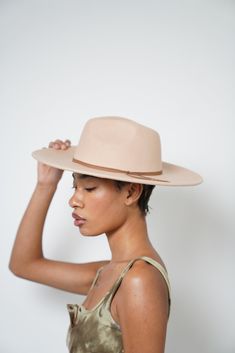 Be ready for whatever adventures life throws at you with the Lulus Take the Scenic Route Fedora Hat! Soft felt shapes this essential fedora with a semi-structured wide-brim and a traditional tear-drop crown. Matching leather string band adds just the perfect amount of something' extra! Internal drawstrings allow for the perfect fit. 100% Australian wool Spot Clean Please Read Before Purchasing: Our hats are made to fit average head sizes, the average adult head circumference to be 55cm (21 3⁄4 ) Wool Outfit, Wedding Weekend Outfits, Fedora Hats For Women, Outfit Cream, Brand Shoots, Black Fedora Hat, Felt Shapes, Wool Fedora Hat, Suede Hat