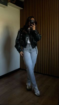 Auto Show Outfit Ideas, Denim Jeans And Jacket Outfit, Outfit Ideas Nyc Winter, Night Out Cold Weather Outfit, Evettexo Outfits, Insta Baddie Outfits School, Demin Jacket Outfit Women, Jeans Midsize Outfit, Winter Outfits Florida