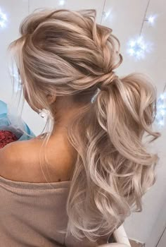 Natural Hair Updo Wedding, Messy Ponytail Hairstyles, Wedding Ponytail Hairstyles, Messy Hair Updo, Romantic Wedding Hair, Long Hair Updo, Wedding Elegant