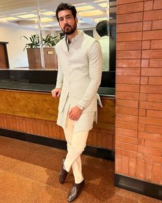 Indowestern Outfits For Men, Indo Western Outfits For Men, Indian Wedding Suits Men, Mens Clothing Trends, Waistcoat Designs, Groom Dress Men