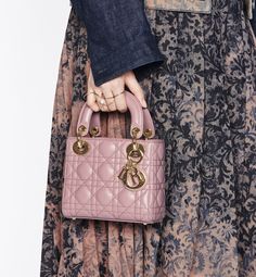 Lady Dior Bag Outfit, Dior Bag Outfit, Dior Outfit, Blush Outfit, Dior Blush, Mini Lady Dior, Beauty Dior, Brand Name Bags, Men Handbags