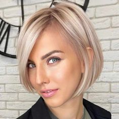 Blonde Hair With Brown Lowlights, Blonde Hair With Brown, Best Blonde Hair, Brown Lowlights, Kort Bob, Bright Blonde Hair, Bob Hair Color, Silver Blonde Hair, Hair Color Caramel