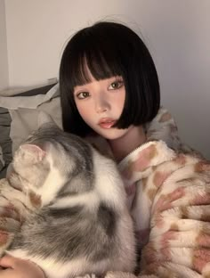 Desired Appearance, Asian Makeup Style, Chica Cool, Bob Hairstyles With Bangs, Chin Length Bob, Peinados Fáciles Para Cabello Corto, Uzzlang Girl, Girl Day