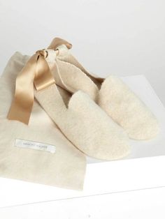 Our luxe Slipper Socks in 100% cashmere are an online exclusive. These slip-ons feature vegan leather soles, detachable satin ribbon and a brushed twill pouch. Casual Home Outfits, Lori Dress, Luxe Lounge, Luxury Belts, Chic Sandals, Cashmere Accessories, Suede Slippers, Womens Cashmere, Slipper Socks