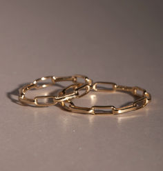 he 1976 Ring is a shiny gold chain ring that cuts a cool line, with an uptown girl goes downtown, very New York feeling. Excellent styled on its own or in a layer of gold stacking rings. Gold Chain Ring, Gold Stacking Rings, Shiny Rings, Uptown Girl, Gold Ring Stack, Fall Winter Style, Chain Ring, Stacking Rings, Winter Style