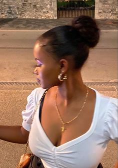 Cute accessory, white top outfit inspo, black girl, travel aesthetic, travel aesthetics black girl, bun, cute hairstyles, habesha girl Feminine Style Black Women, Black Feminine Outfit, White Top Outfit, White Tops Outfit, Old Montreal, Twitter Artist, Vintage Black Glamour, Follow Tiktok